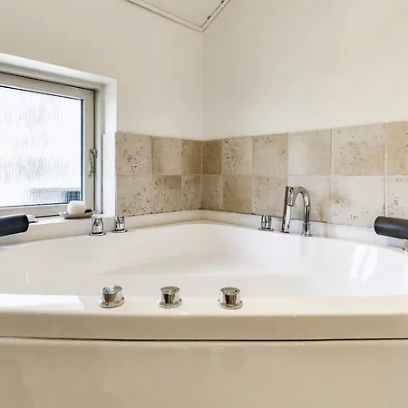 6 Person Holiday In Lb K Ålbæk